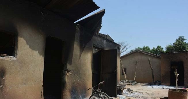 Casas em Karamai, estado de Kaduna, que foram queimadas em um ataque dos Fulani em fevereiro. (Foto: Reprodução/Barnabas Fund)