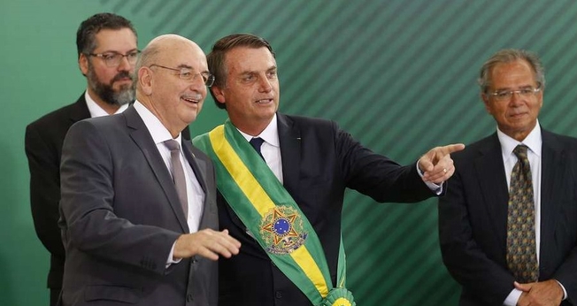 Presidente Bolsonaro e ministro Osmar Terra. (Foto: Reprodução/Renova Mídia) 