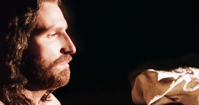 Cena final de A Paixão de Cristo remete à ressurreição. (Foto: Reprodução/Youtube)