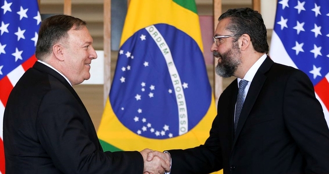 Secretário de Estado americano, Mike Pompeo e chanceler Ernesto Araújo. (Foto: Reprodução/EBC)