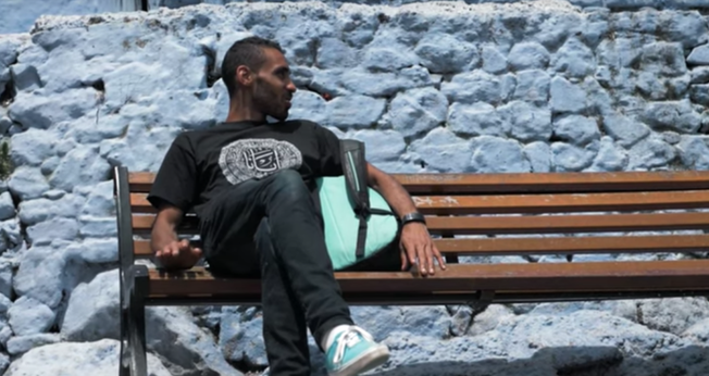 Yassine passou a se dedicar ao ensino cristão para crianças em seu país. (Foto: Reprodução/God Reports)