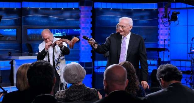 Sid Roth prega em Odessa, Ucrânia. (Foto: Reprodução/Sid Roth)