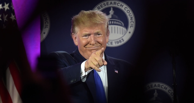 O presidente dos EUA, Donald Trump durante participação da Values ​​Voter Summit. (Foto: Eric Baradat / AFP / Getty Images)