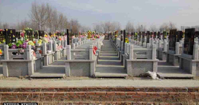 Locais como cemitérios são utilizados para cultos a Deus por cristãos chineses. (Foto: Reprodução/Bitter Winter)