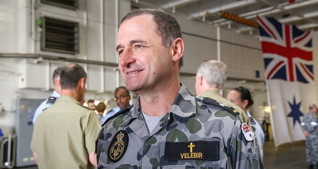 Miroslav Velebir, como capelão na Austrália. (Foto: Reprodução/Eternity)