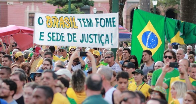 Manifestantes saíram às ruas em protesto contra decisão do STF. (Foto: Telmo Ferreira/Framephoto/Estadão Conteúdo)