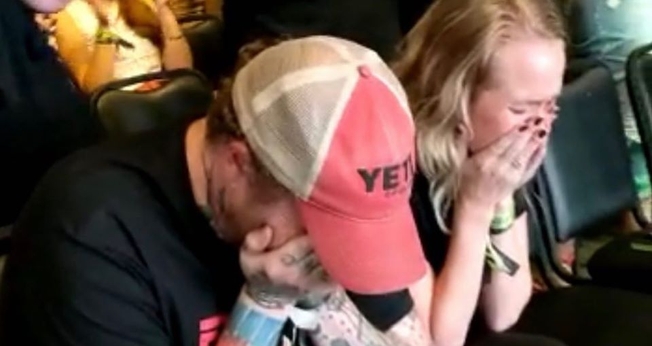 Nic e Rachael Billman, líderes do ministério Shores of Grace, se emocionam diante de valor arrecadado. (Foto: Reprodução/Instagram)