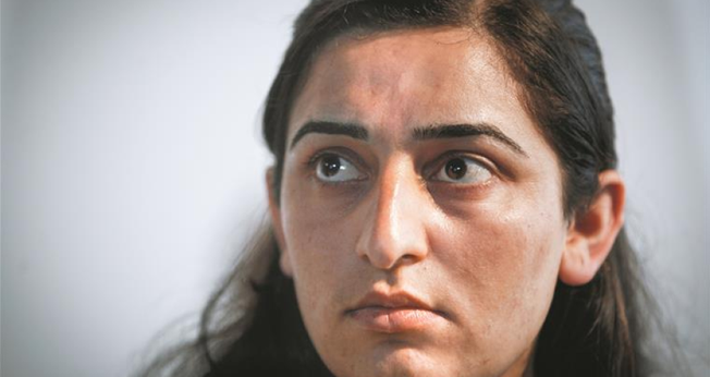 Farida tinha 17 anos quando foi forçada a escravidão sexual pelo EI; mais tarde, ela escapou. (Foto: Reprodução/God Reports)