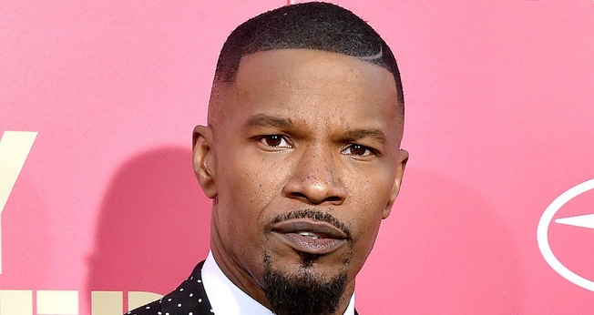Jamie Foxx, em evento de premiação do cinema. (Foto: Reprodução/AOL)