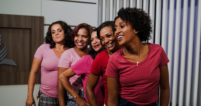 As mulheres participaram de sessão fotográfica após dia de beleza. (Foto: Arthur Henrique)