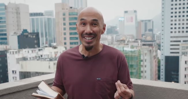 Francis Chan grava mensagem de encorajamento aos cristãos. (Foto: Reprodução/YouTube/Crazy Love)