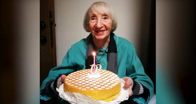 Italica Grondona na comemoração dos seus 102 anos. (Foto: Reprodução/CNN)
