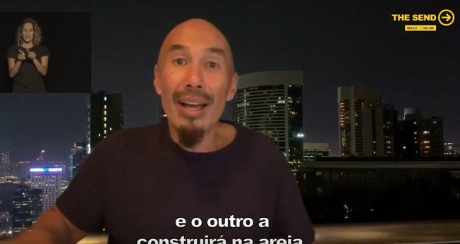 Francis Chan diz que igreja não pode temer este tempo. (Foto: YouTube)