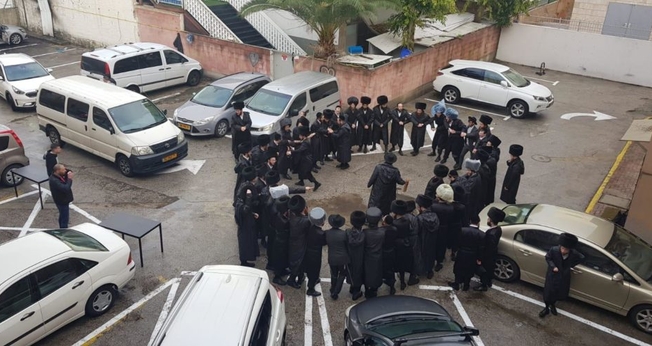 Entrada da congregação messiânica de Beit Hallel bloqueada por ultraortodoxos. (Foto: Reprodução / Beit Hallel)