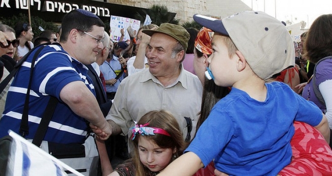 Judeus imigrantes recebidos no Aeroporto Ben Gurion, em Israel. (Foto: Reprodução / Jewish Agency)