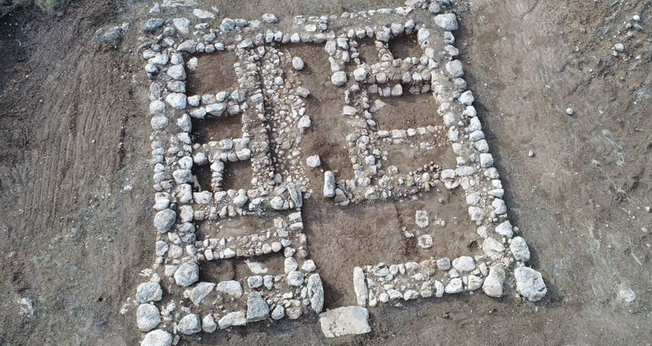 Fotografia aérea do forte encontrado no sul de Israel. (Foto: Divulgação/Autoridade de Antiguidades de Israel)