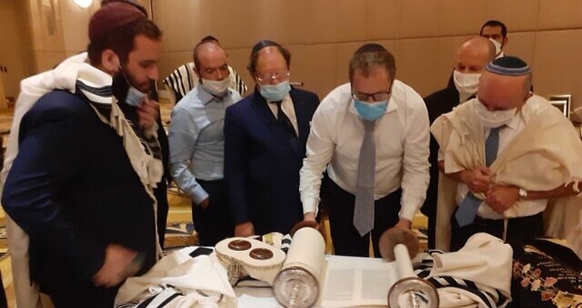 Judeus se reuniram para orar pela paz em Abu Dhabi, nos Emirados Árabes Unidos. (Foto: Raphael Ahren/Times of Israel)