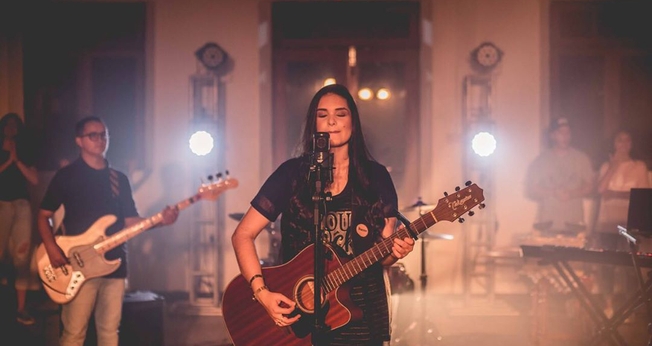 Kathlenn Bertelli, 19 anos, representa a nova geração na música cristã. (Foto: Rodrigo Stobäus)