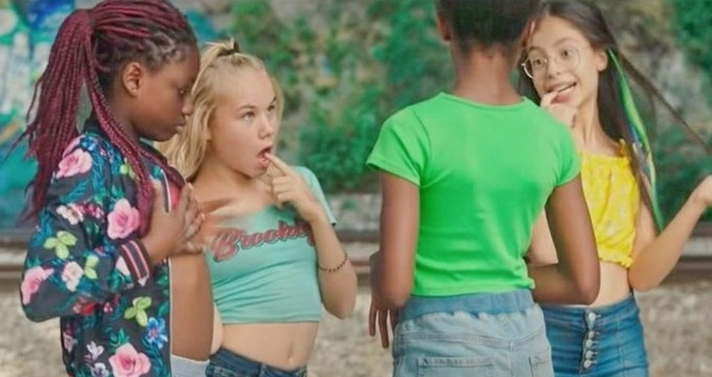 Lançado na Netflix, o filme francês "Cuties" ("Lindinhas") está sendo acusado de erotizar garotas de 11 anos e promover a pedofilia. (Imagem: Reprodução)