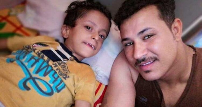 Após 11 anos de batalha para manter Samer vivo, Mark Nazeer lutou para deixar o corpo do filho sepultado perto de casa. (Foto: Reprodução / Portas Abertas)