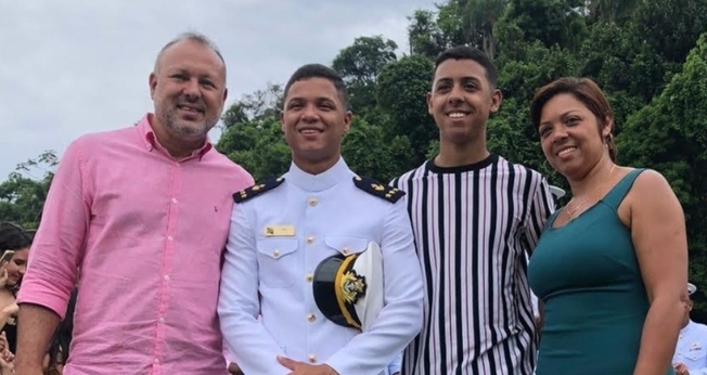 Marcelo, seus filhos Yan e Kayan, e a esposa, Elaine. (Foto: Igreja Batista Atitude)