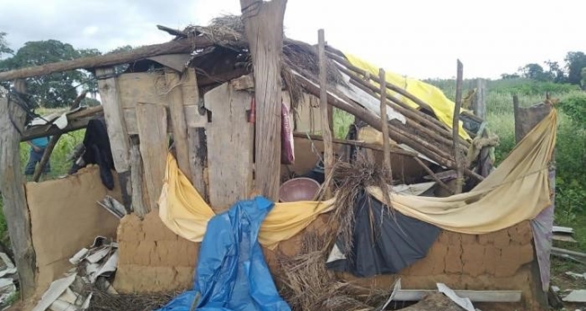 Casa simples de cristãos que foi destruída pelo vandalismo Hindutva. (Reprodução / AsiaNews)