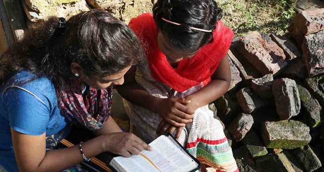Mulheres cristãs indianas em um estudo bíblico. (Foto: Reprodução / Open Doors USA)