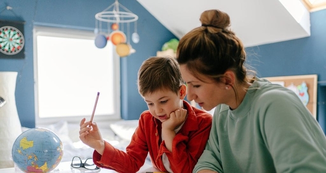 Segundo o projeto, os estudantes devem ser acompanhados por um conselheiro tutelar. (Foto: Reprodução / iStock)