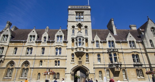 Prerrogativa de ensino bíblico na Oxford Inter-Collegiate Christian Union foi defendido por Instituto Cristão. (Foto: Reprodução / iStock)