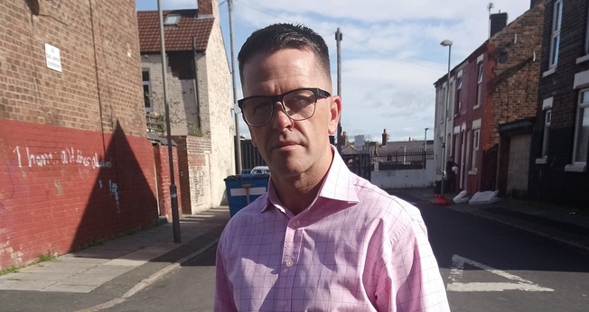 David Buckland se libertou das drogas e da vida no crime após ser evangelizado pelo próprio irmão. (Foto: Facebook)