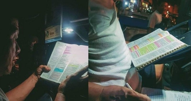 Motorista estuda a Bíblia enquanto aguarda passageiros, nas Filipinas. (Foto: Reprodução / GOD TV)