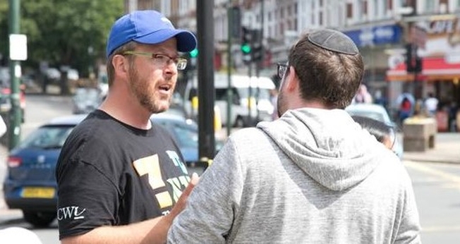 Joseph Steinberg defende o evangelismo a judeus, apesar da resistência. (Foto: Reprodução / Premier)
