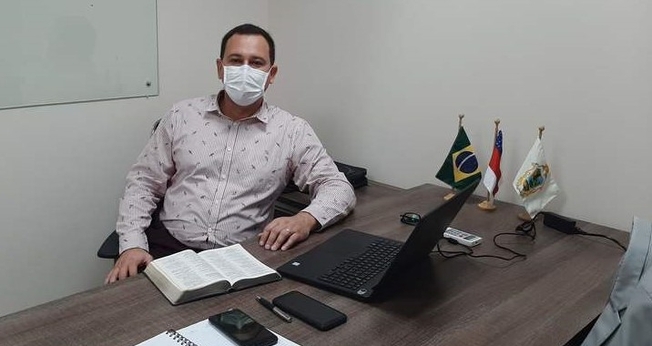 Vereador Raiff Matos, em seu gabinete na Câmara Municipal de Manaus. (Foto: Reprodução / A Crítica)