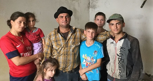 Família cristã do Líbano. (Foto: Reprodução / Angelus News)