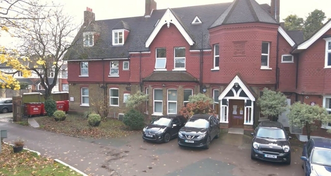 Fachada onde funcionava a clínica de aborto “The Lodge”, no sul de Londres. (Foto: Reprodução/Right to Life News)