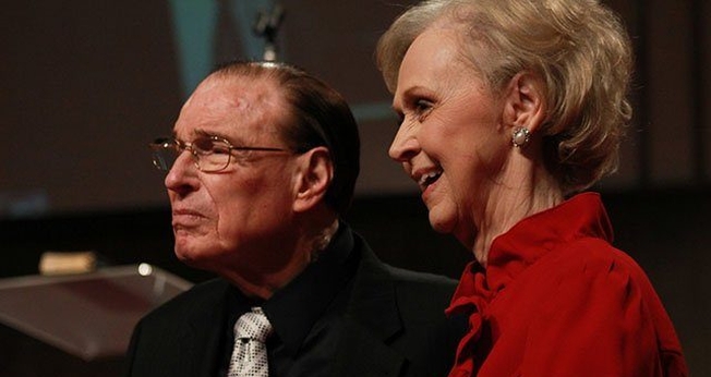 O pastor Bob Nichols e sua esposa Joy Nichols. (Foto: Reprodução / UGCN)