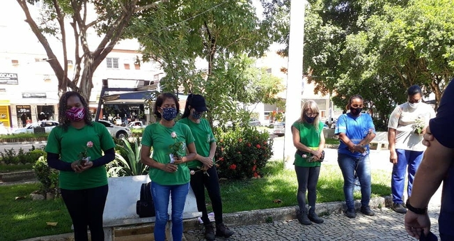 A ação foi feita em homenagem ao Dia Internacional da Mulher. (Foto: IASD Central de Colatina)