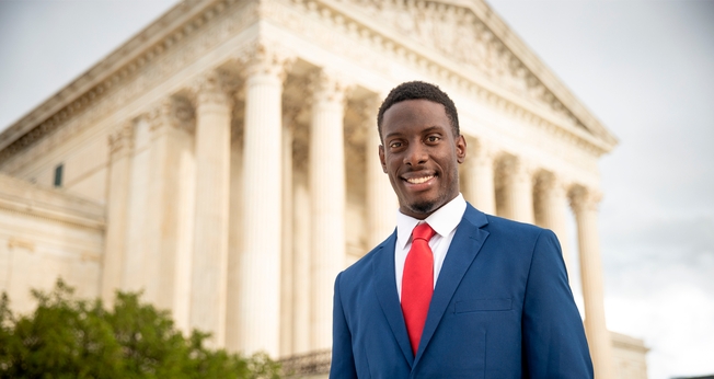 O estudante Chike Uzuegbunam teve seu discurso religioso restrito em 2016. (Foto: Alliance Defending Freedom)