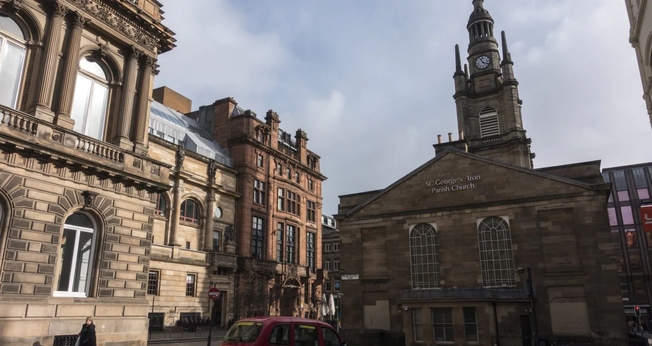 A Igreja Tron em Glasgow foi uma das que se opuseram às regras do governo. (Foto: Reprodução / Tass / The Telegraph)
