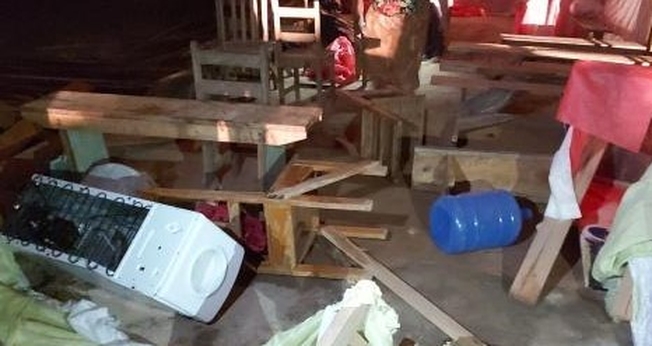 Igreja foi invadida durante culto e destruída por 6 homens. (Foto: Reprodução / Juína News)