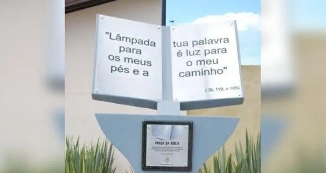 Monumento inaugurado em 2011 tem Salmo em destaque. (Foto: Prefeitura de Tijucas/Divulgação)