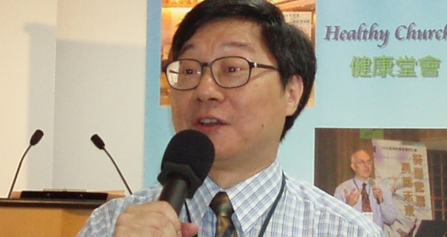 Pastor chinês durante pregação. (Foto: Reprodução / Pinterest)