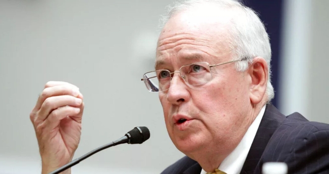 Ken Starr, durante depoimento em 8 de maio de 2014. (Foto: Lauren Victoria Burke/AP)