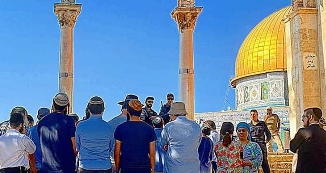 Peregrinos judeus no Monte do Templo. (Foto: Reprodução / Shutterstock)