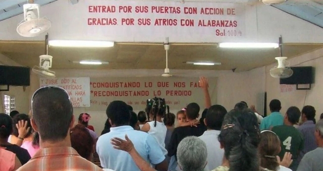 Vigilância e assédio são algumas das perseguições enfrentadas pela Igrejas no país comunista. (Foto: Portas Abertas)