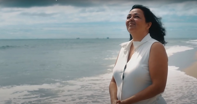 Marisol conta que sentiu o verdadeiro amor depois que conheceu a Cristo. (Foto: Reprodução/YouTube)