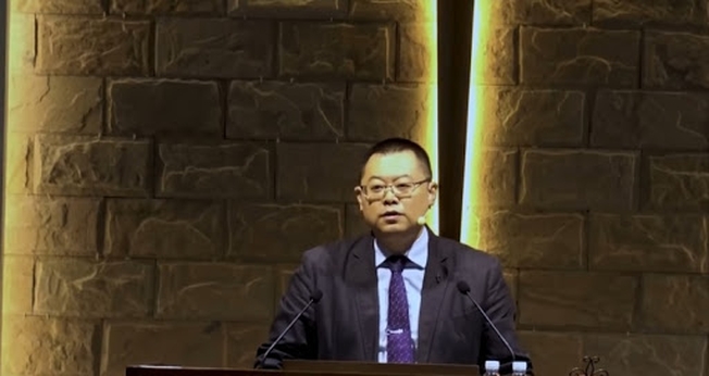 O pastor Wu Wuqing, um dos líderes da Igreja local Early Rain Covenant na China, foi trancado junto com a família na própria casa. (Foto: ERCC). 