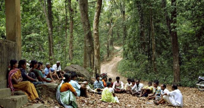 Cristãos fogem para floresta após terem suas casas destruídas por hindus. (Foto representativa/The Hindu)