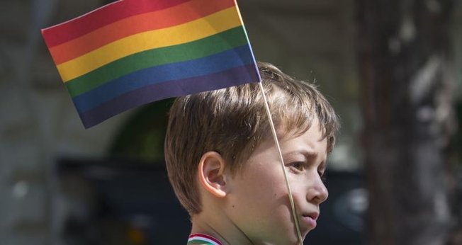 Viktor Orbán denunciou a doutrinação LGBT de crianças em maio passado como uma “linha vermelha a não ser cruzada”. (Foto: Reprodução / Shutterstock)