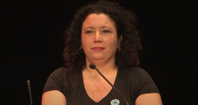 Maya Forstater venceu recurso na justiça que a mantinha sem emprego. (Foto: Reprodução / YouTube)